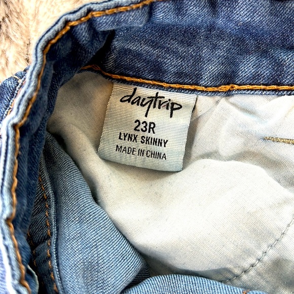 Daytrip Lynx Skinny Jean Size 28R - Picture 5 of 6